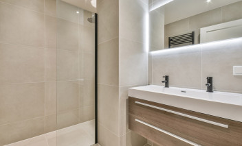 éclairage salle de bains senior