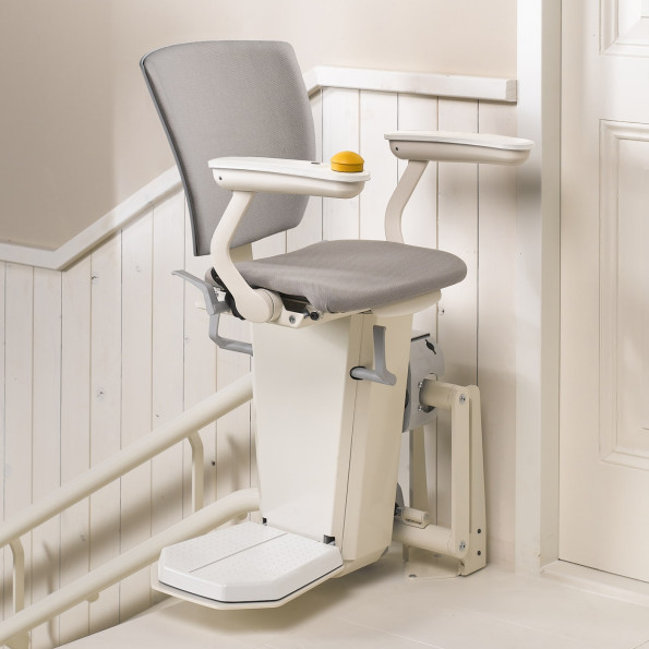 Télécommande, détecteur d'obstacles… quels sont les critères les plus importants pour choisir un monte-escalier ?