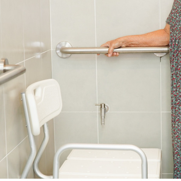 Douche sécurisée avec équipements