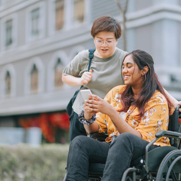 Tout savoir sur la douche PMR l’aménagement essentiel pour une salle de bains adaptée au handicap